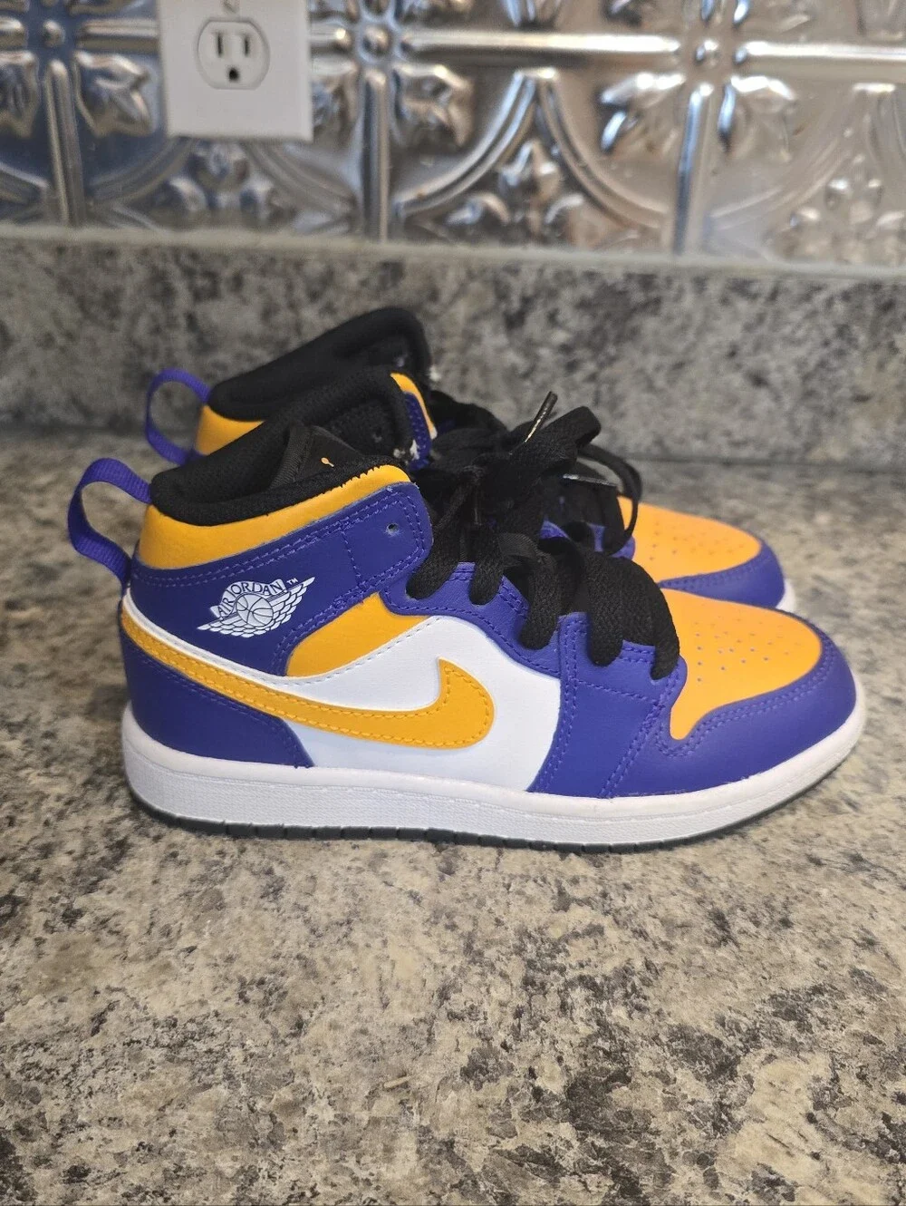 Nike Air Jordan 1 Mid Lakers Purple University Gold Retro DQ8424-517 Kids 13.5Y